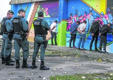 Imagen secundaria 1 - Detención del clan de las caravanas, el 17 de octubre.