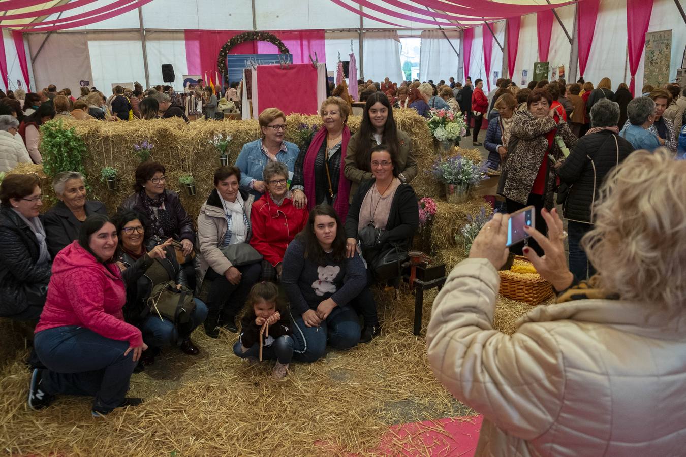 Fotos: Inauguración de la VII Feria de Mujeres Artesanas y Emprendedoras de Cantabria en Renedo de Piélagos