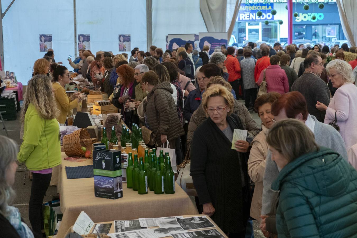Fotos: Inauguración de la VII Feria de Mujeres Artesanas y Emprendedoras de Cantabria en Renedo de Piélagos