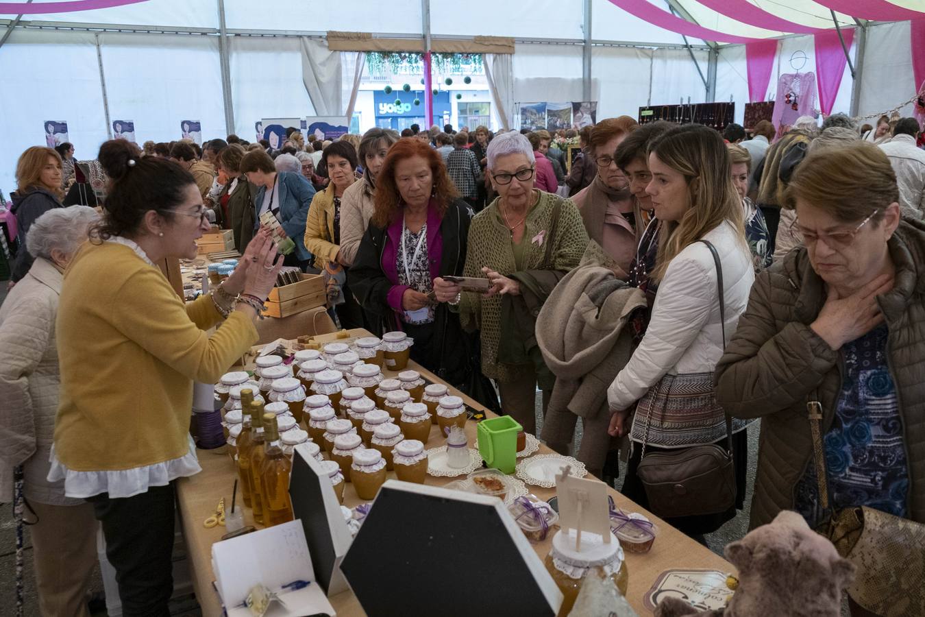 Fotos: Inauguración de la VII Feria de Mujeres Artesanas y Emprendedoras de Cantabria en Renedo de Piélagos