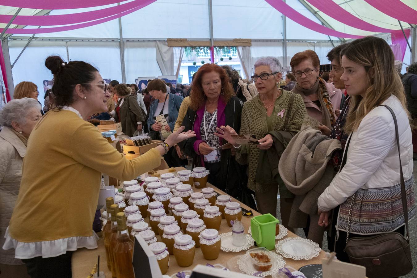 Fotos: Inauguración de la VII Feria de Mujeres Artesanas y Emprendedoras de Cantabria en Renedo de Piélagos