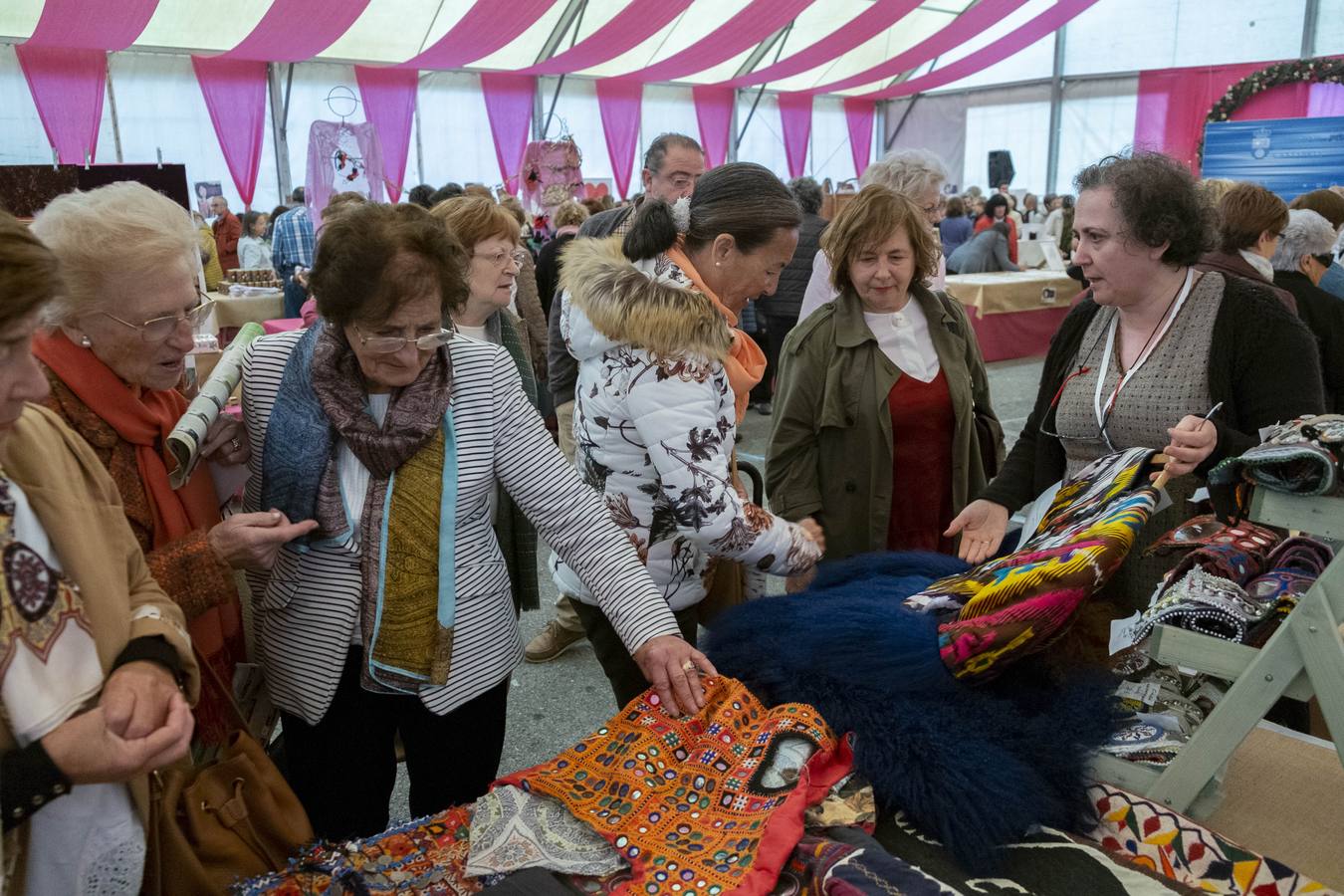 Fotos: Inauguración de la VII Feria de Mujeres Artesanas y Emprendedoras de Cantabria en Renedo de Piélagos