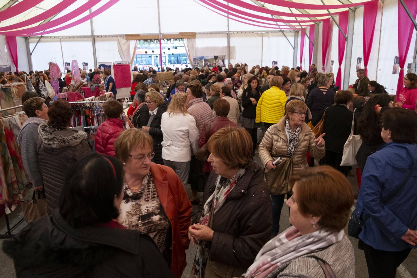 Fotos: Inauguración de la VII Feria de Mujeres Artesanas y Emprendedoras de Cantabria en Renedo de Piélagos