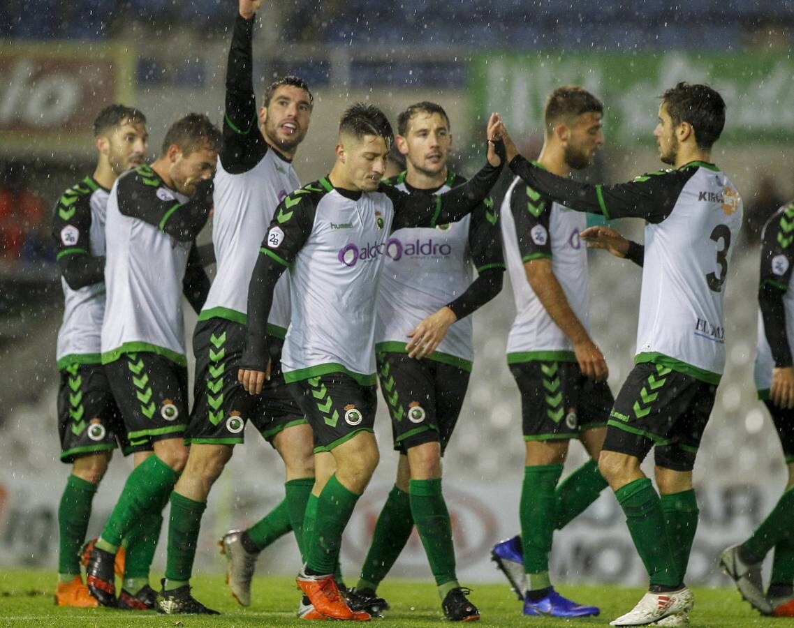 El partido se disputó bajo un intenso aguacero. 