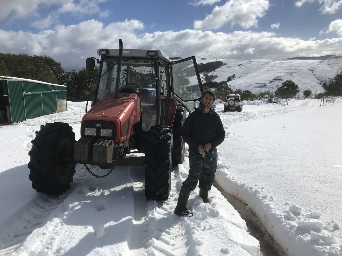 Las nevadas del fin de semana dejan impresionantes imágenes de pueblos teñidos de blanco en el sur de Cantabria. Desde Arroyo a Bustasur, un recorrido por estos paisajes de un invierno adelantado