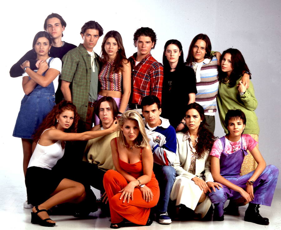 Imagen promocional de 'Al salir de clase', la exitosa serie de los noventa que emitió Telecinco.