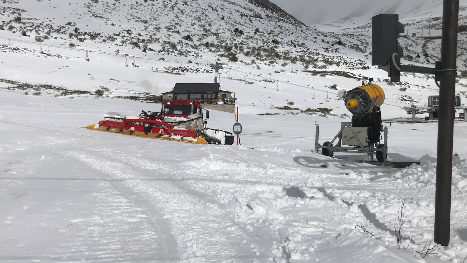 Fotos: La nieve cubre Brañavieja