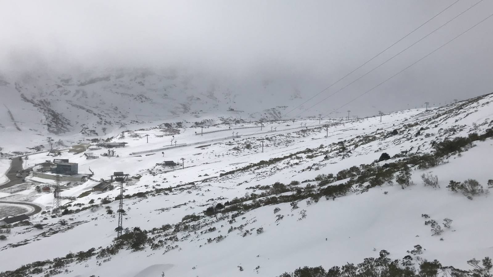 Fotos: La nieve cubre Brañavieja