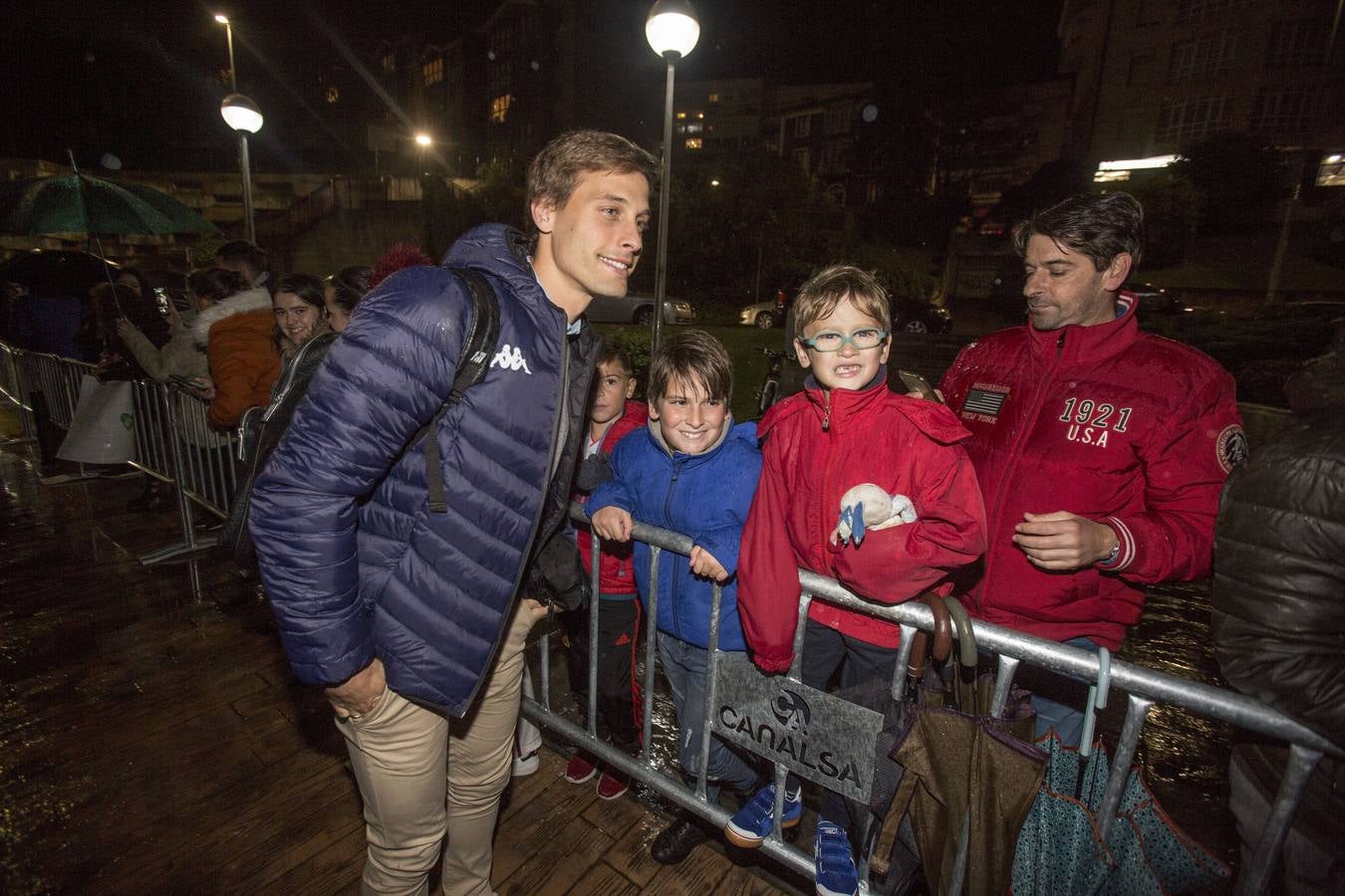 Fotos: El Betis llega a Santander