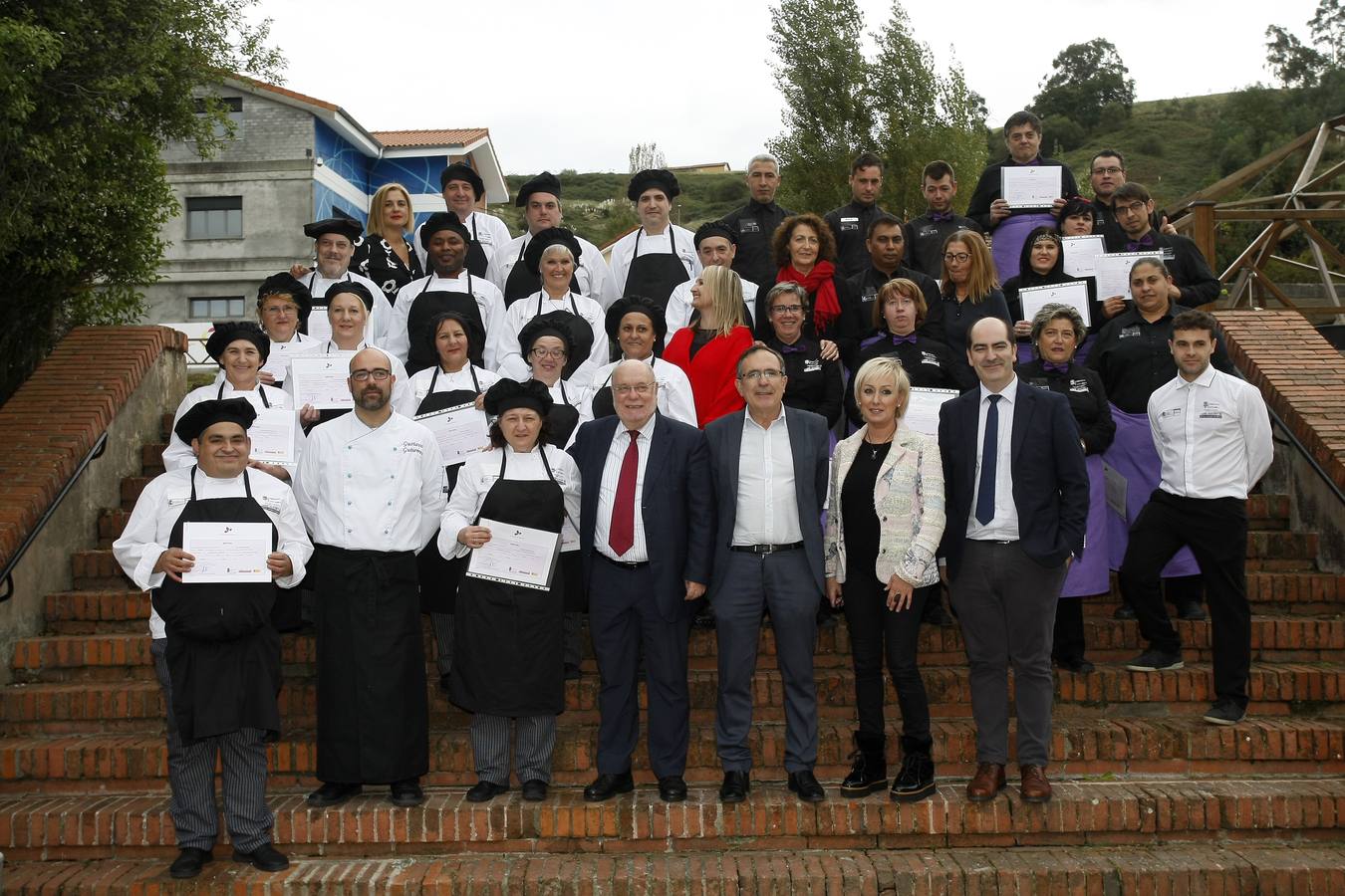 Fotos: Clausurado en Torrelavega un taller de empleo tras formar en hostelería a 30 parados de larga duración