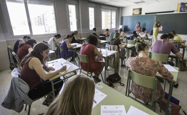 Imagen de uno de los exámenes de las oposiciones para profesores de Secundaria y FP celebradas este pasado verano. 