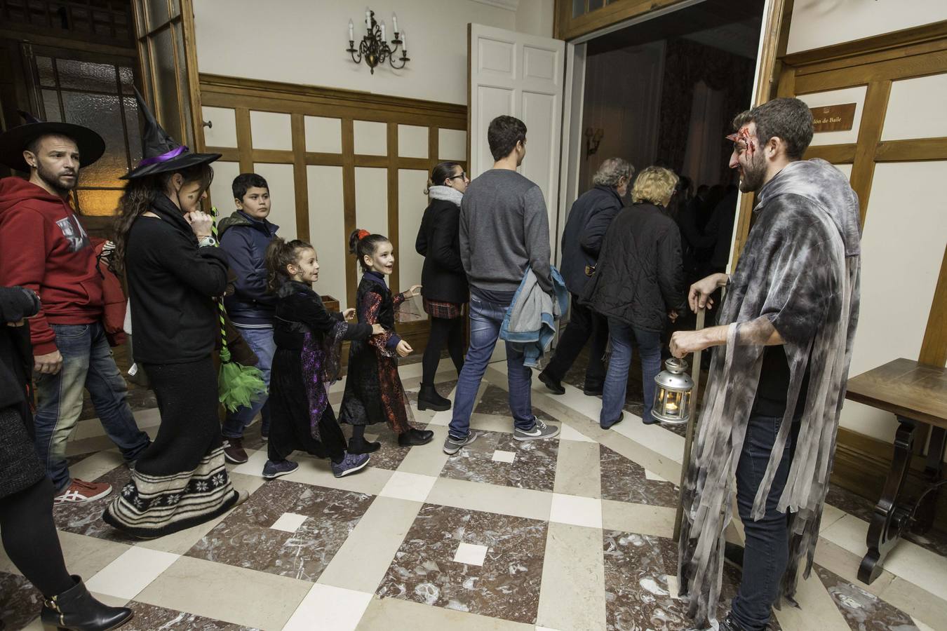 El Palacio de La Magdalena vive su particular Halloween con homenajes a la noche de los difuntos en el mundo