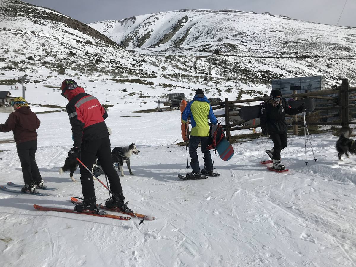 Fotos: Primeros esquiadores en la Estación de Alto Campoo