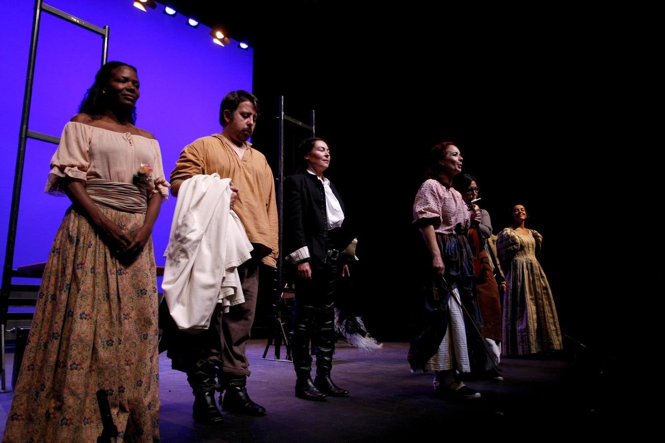 Como es tradición en Torrelavega, anoche, 31 de noviembre, el público se volvió a congregar para disfrutar de una representación del Don Juan de Noviembre, esta vez, a cargo de la Machina Teatro que ofreció una versión dirigida por Rosa Casuso.En esta ocasión, la puesta en escena fue en el TMCE, debido a la lluvia, con la peculiaridad de que Don Juan fue interpretado por una mujer, Patricia Cercas.