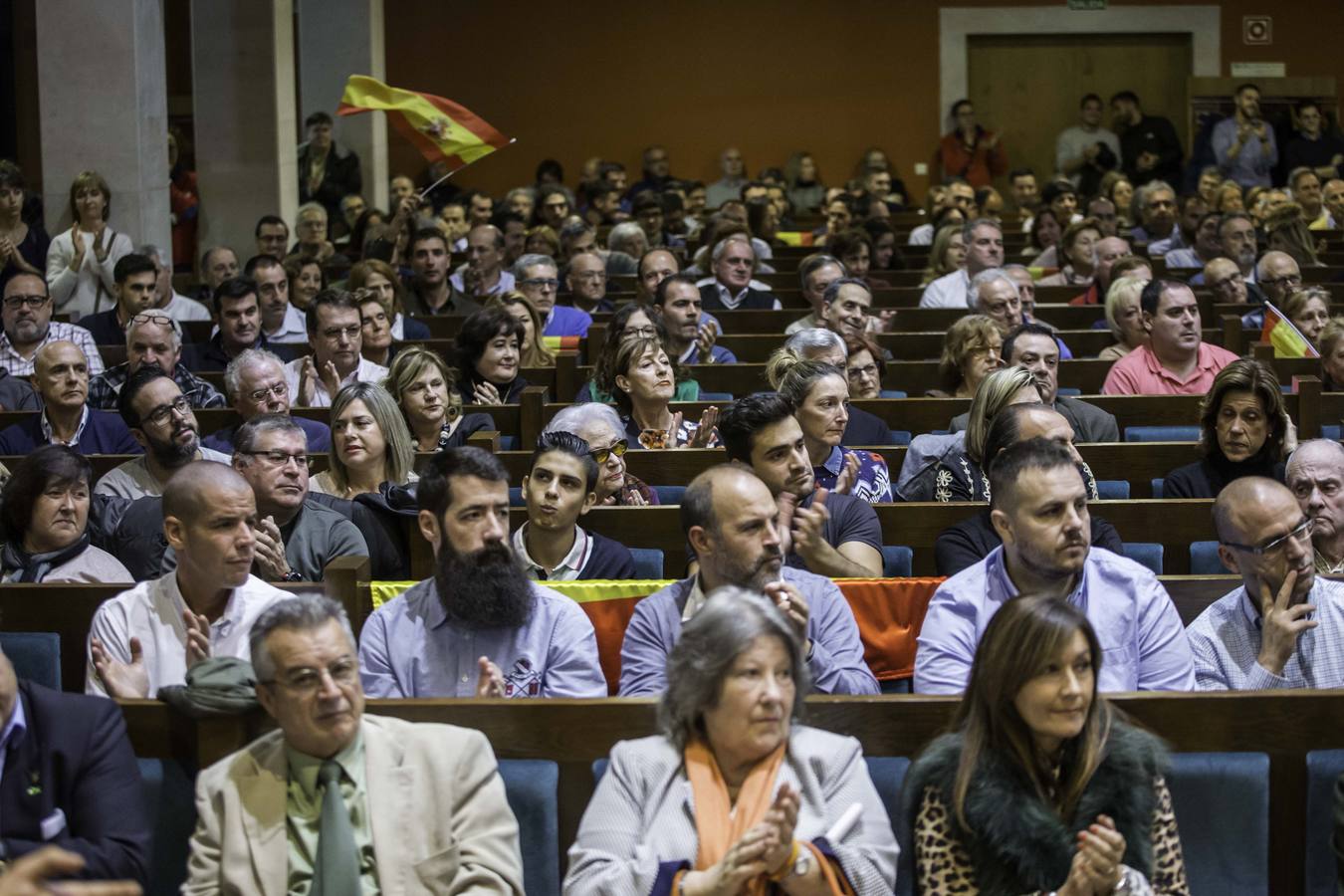 Fotos: Vox llena el Paraninfo de la UC en una acto protagonizado por Javier Ortega Smith