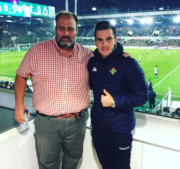 Con el jugador del Betis Giovani Lo Celso, en su visita a los Campos de Sport de El Sardinero.