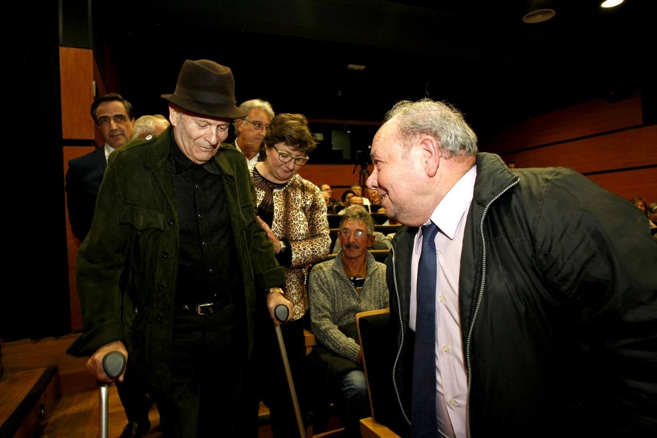 Fotos: El expresidente regional, Juan Hormaechea, invitado por la asociación Amigos de Torrelavega