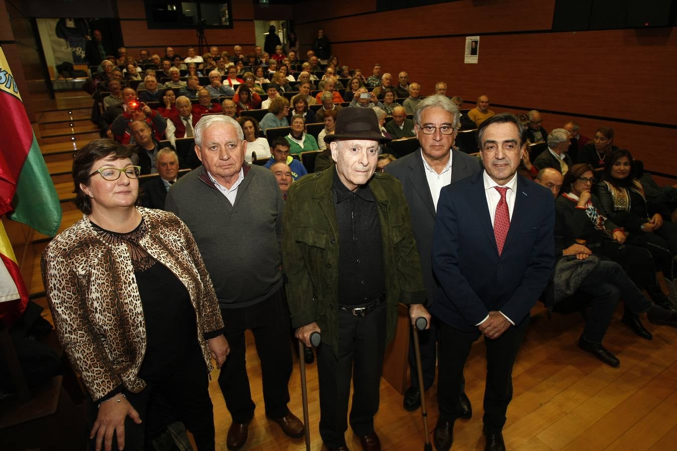 Fotos: El expresidente regional, Juan Hormaechea, invitado por la asociación Amigos de Torrelavega