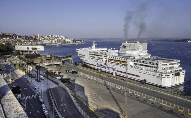 El Puerto hará «todo lo posible» por desplazar el atraque del ferri para 2020