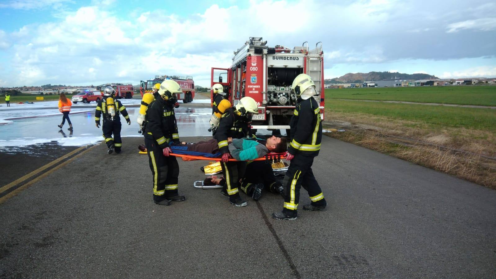 Fotos: Simulacro de accidente aéreo en el aeropuerto Seve Ballesteros