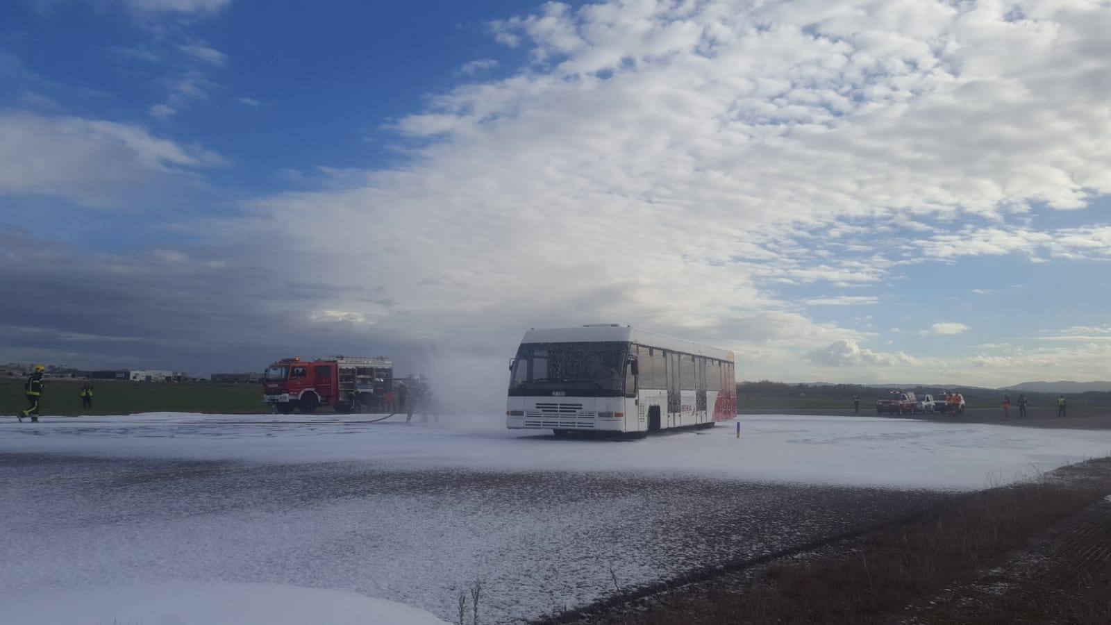 Fotos: Simulacro de accidente aéreo en el aeropuerto Seve Ballesteros
