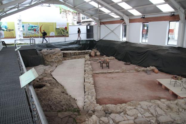 El edificio proyectado se levantaría sobre el Yacimiento Romano de Flavióbriga. 