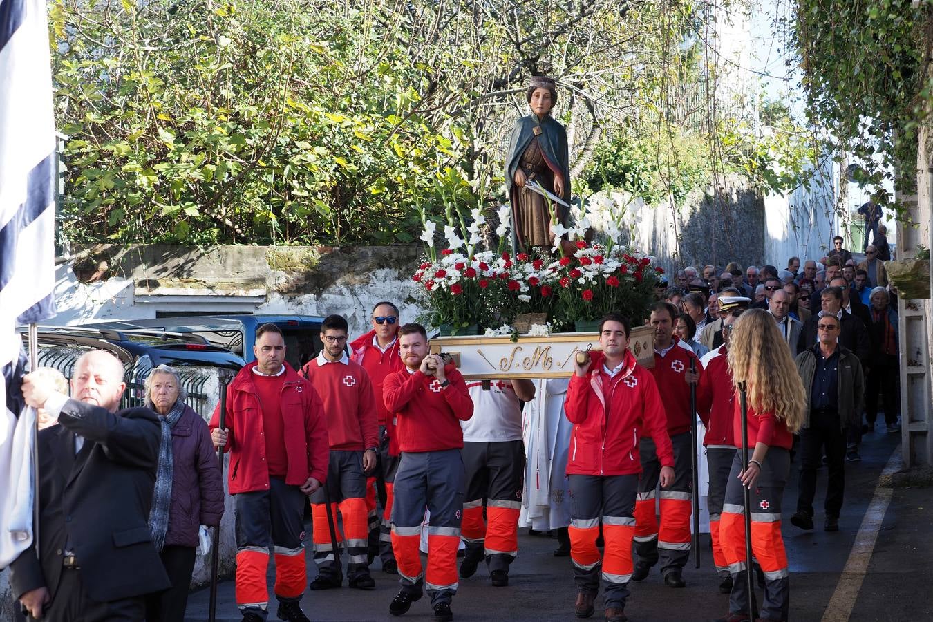 Laredo conmemora la festividad de San Martín, patrón de la Cofradía de Pescadores pejina. Los actos comenzaron en la iglesia de San Martín, donde se renovaron los cargos de la Cofradía, que ha donado 3.000 euros para reparar el tejado de la iglesia de Santa María. Después se celebró la tradicional procesión.