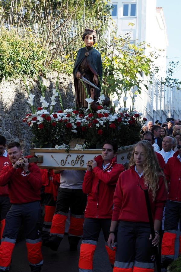 Laredo conmemora la festividad de San Martín, patrón de la Cofradía de Pescadores pejina. Los actos comenzaron en la iglesia de San Martín, donde se renovaron los cargos de la Cofradía, que ha donado 3.000 euros para reparar el tejado de la iglesia de Santa María. Después se celebró la tradicional procesión.