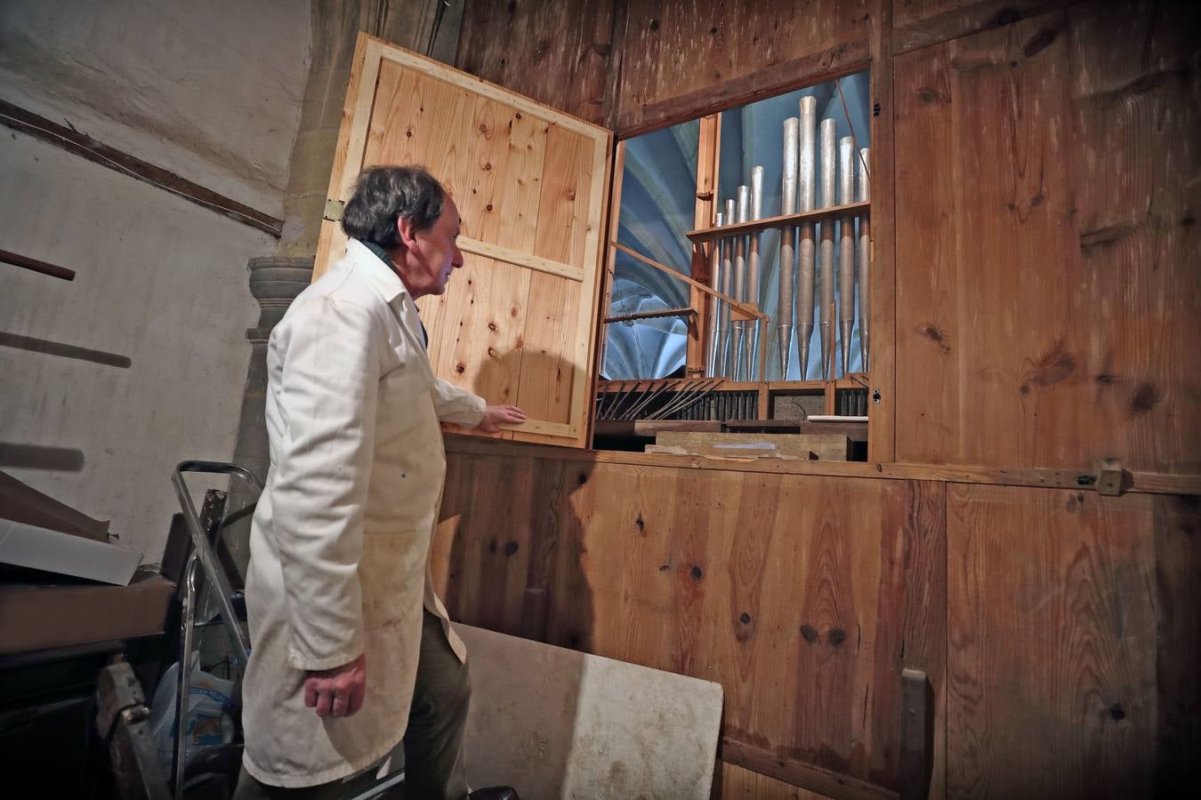 Fotos: Reparación del órgano de Novales