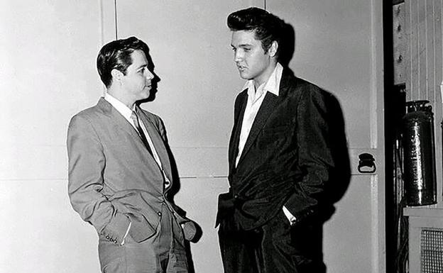 Lucho Gatica charla con Elvis Presley en 1957.