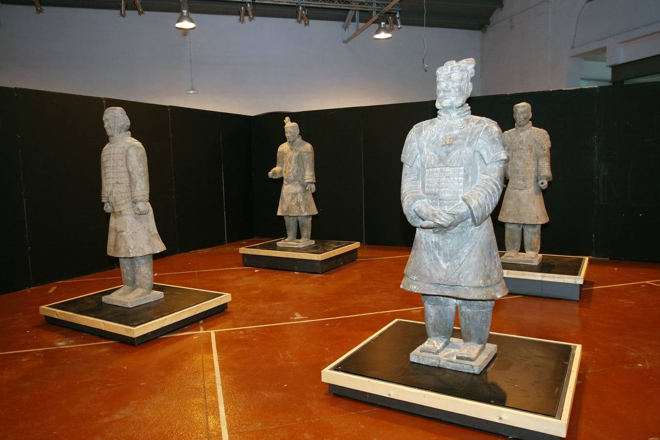 Fotos: Los Guerreros de Terracota ya están instalados en La Lechera