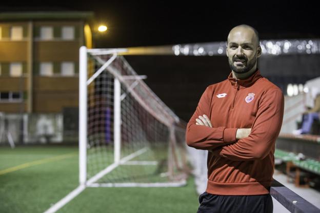 Javier Melchor, entrenador de porteros de la Gimnástica, ayer en El Malecón 2. 