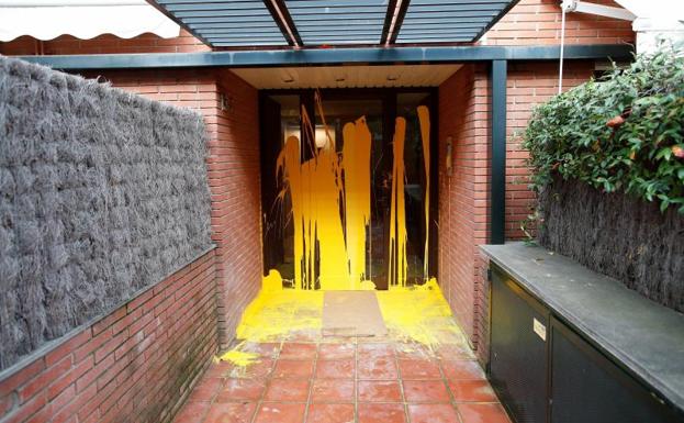 Ataque con pintura amarilla a la vivienda del juez del Tribunal Supremo Pablo Llarena. 