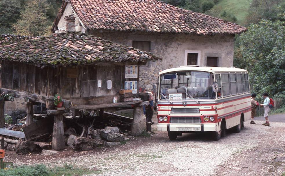 En Taranes, en ruta hacia Llambría, 1977. 