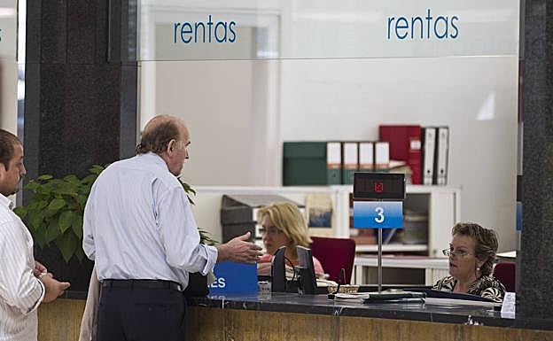 Los funcionarios públicos verán mejoradas sus condiciones con el nuevo presupuesto. 