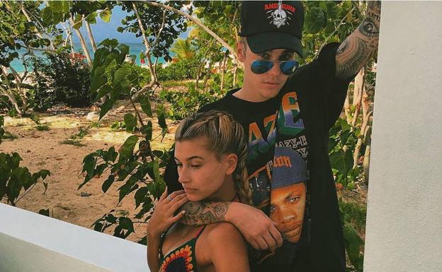 El cantante Justin Bieber y la modelo Hailey Baldwin.