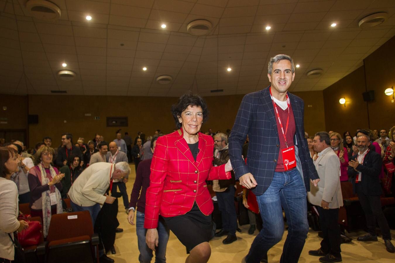 La ministra de Educación ha pedido salir a «sembrar ideas» para lograr un «resultado histórico» y ha destacado el «excelente cartel electoral» durante la apertura de la conferencia política 