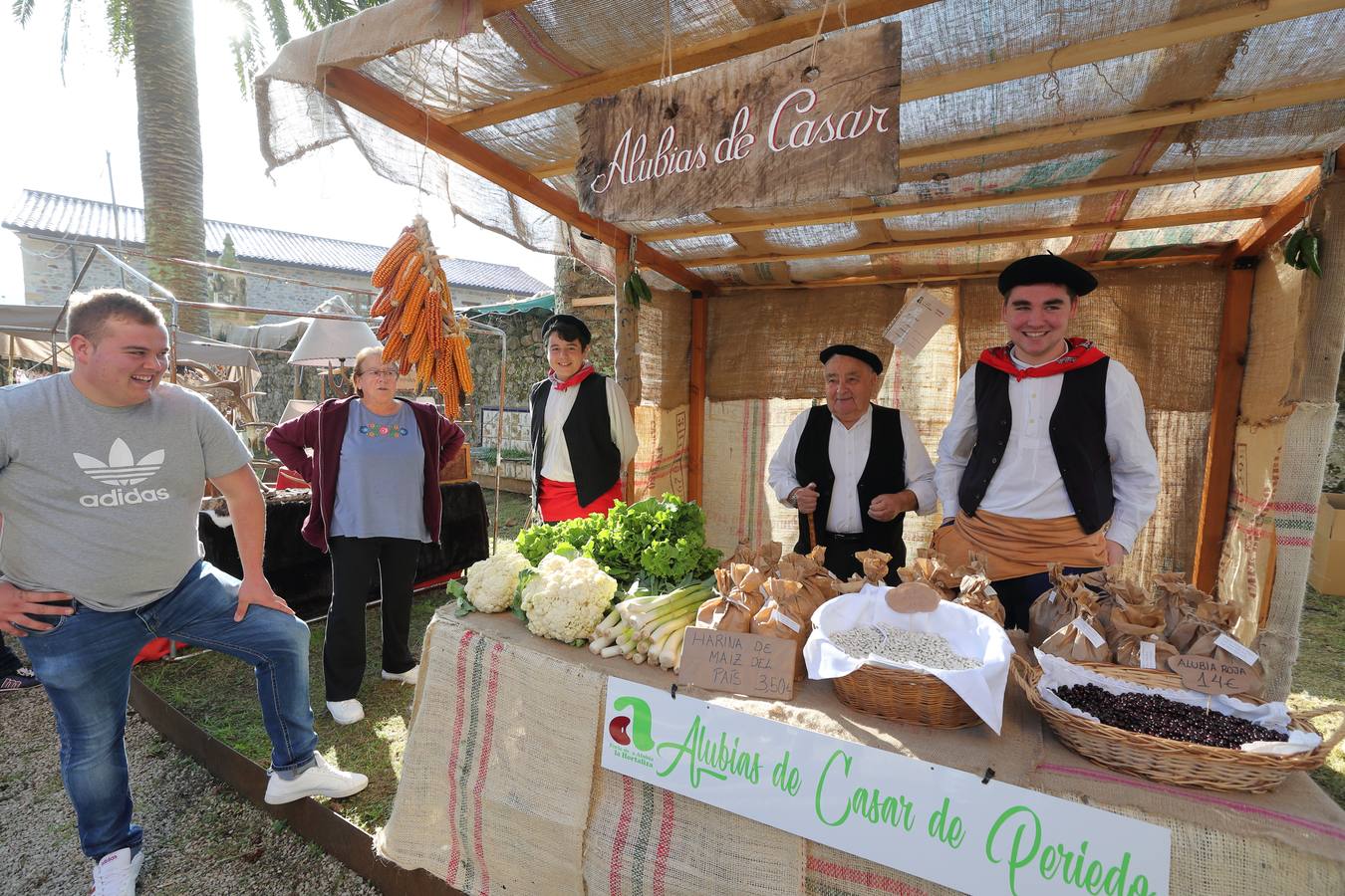 La villa cántabra se volcó con la celebración de su tradicional feria de la Alubia.