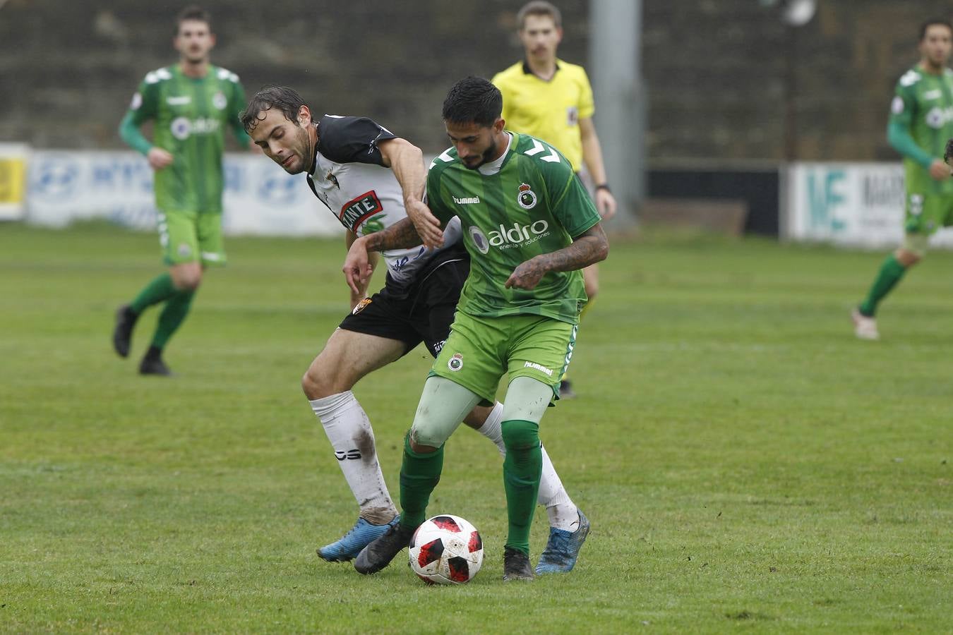 Fotos: El Racing busca la victoria en Tudela