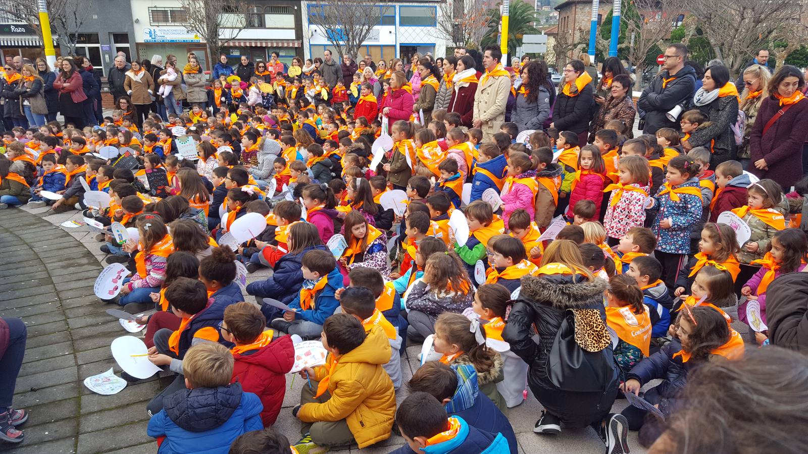 Los niños de Los Corrales y Cieza se manifiestan por las calles pidiendo mantener una tradición secundada en un bando por el Ayuntamiento