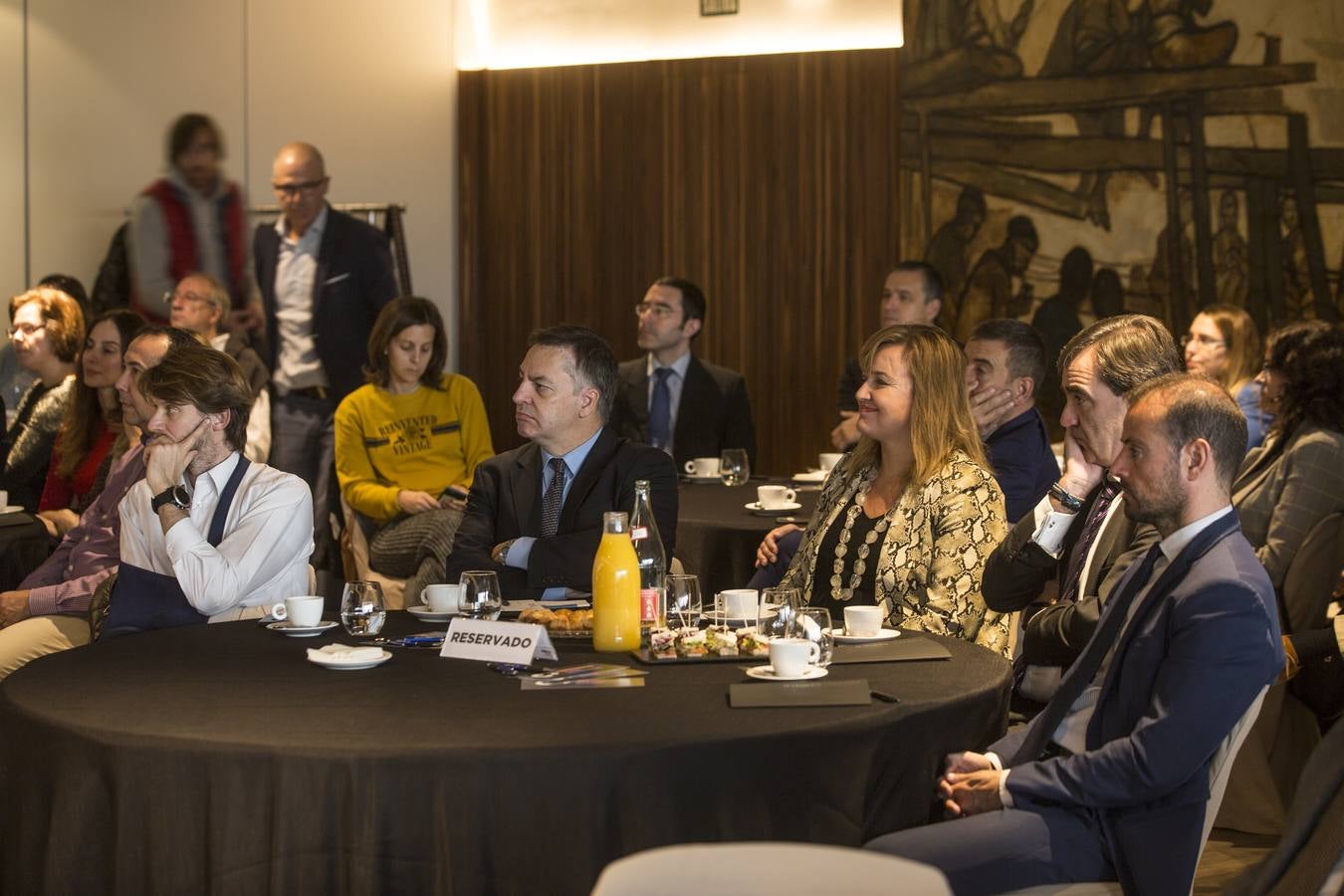 Javier Ponce, director del CDTI, junto con Marcos Díaz y José María Rotaeche, participa en el ciclo organizado por El Diario y Sodercán
