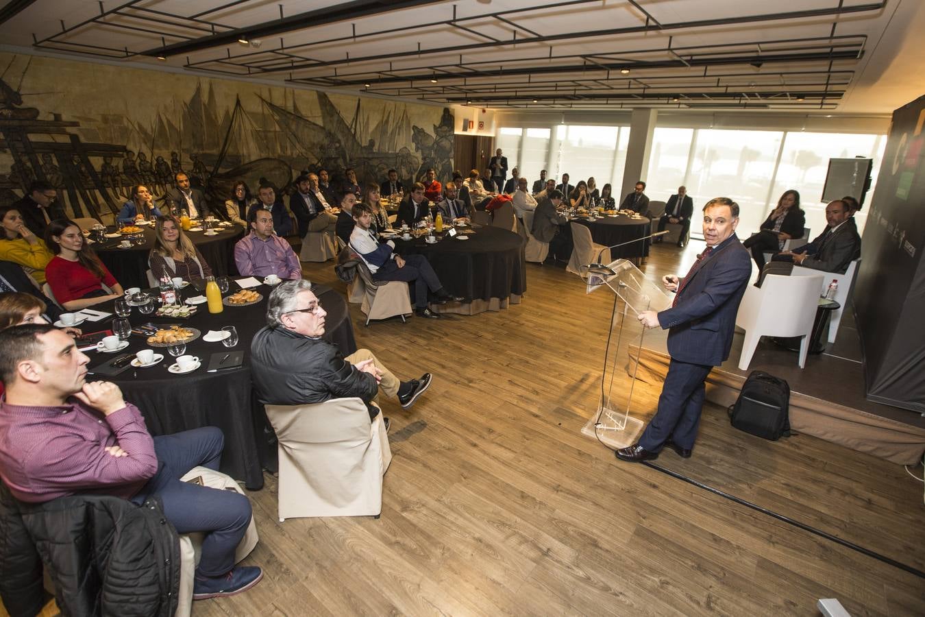 Javier Ponce, director del CDTI, junto con Marcos Díaz y José María Rotaeche, participa en el ciclo organizado por El Diario y Sodercán