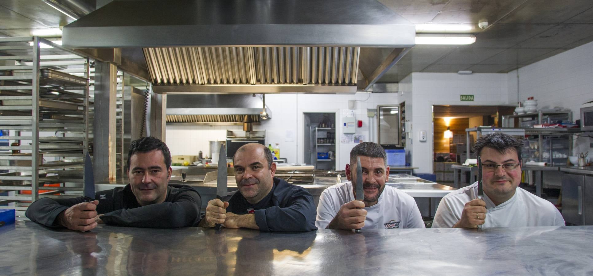 Amadeo Rodríguez lidera un proyecto que emprendió tras dejar de pescar angulas y que pretende la repoblar los ríos cántabros. Toni González, Juanma España, José Antonio Llorente y Cristian Cacho le acompañaron en la presentación del pruyecto