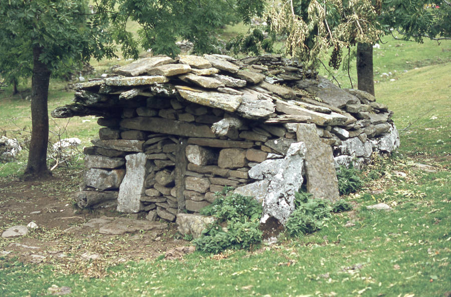 La familia de Rafael Suárez dona su archivo fotográfico al Pueblo de Asturias el archivo del montañero