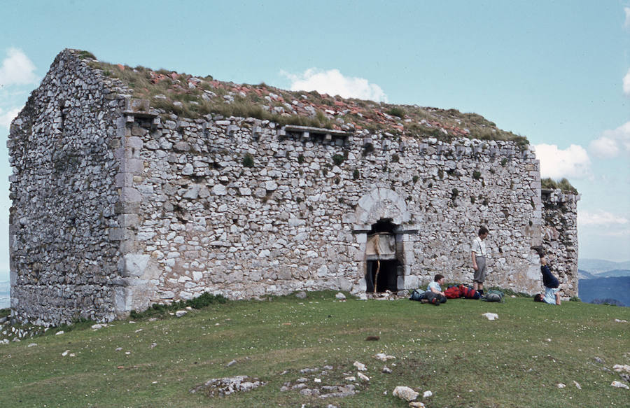 La familia de Rafael Suárez dona su archivo fotográfico al Pueblo de Asturias el archivo del montañero