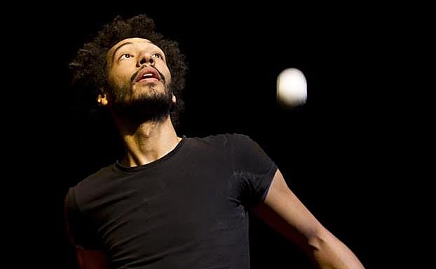 «Los malabares me han enseñado a conocer mi cuerpo y mi sexualidad»