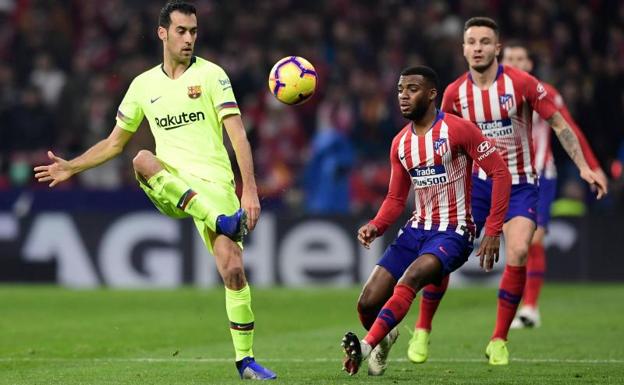 Sergio Busquets, durante el choque ante el Atlético