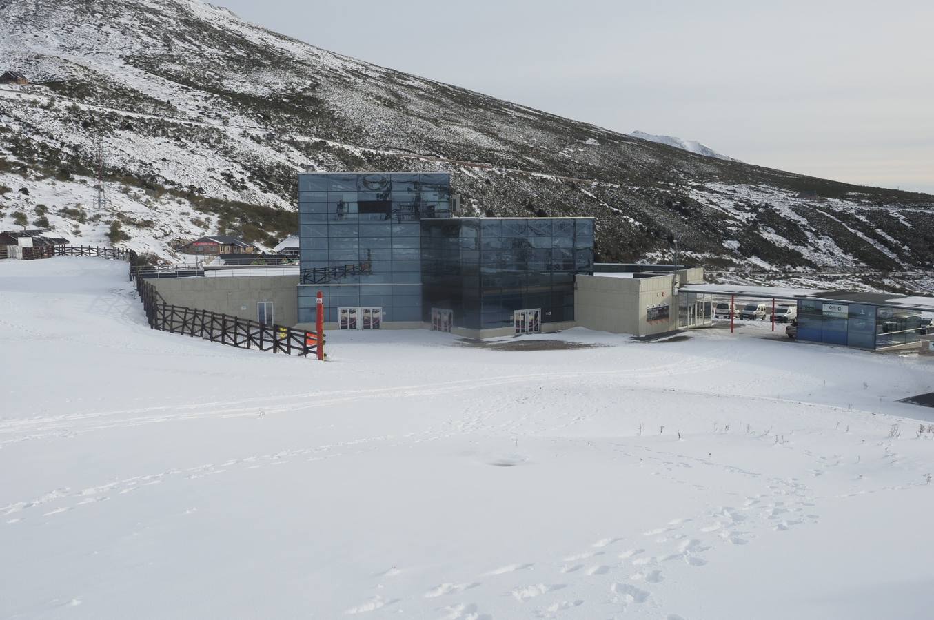 Fotos: Así está este martes la estación de esquí de Alto Campoo