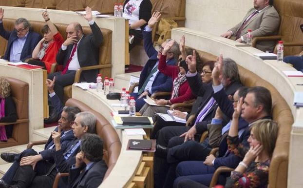 Una de las votaciones en el plano del Parlamento el pasado lunes. 