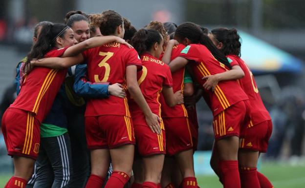 La selección femenina sub-17 celebra uno de sus goles a Nueva Zelanda. 